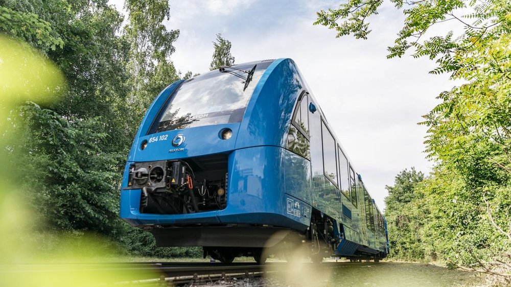 Weltpremiere: Alstoms Wasserstoff-Züge starten im öffentlichen Linienverkehr in Niedersachsen